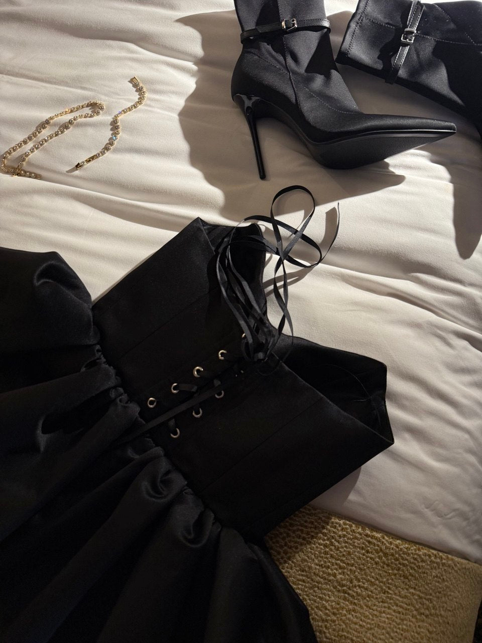 ROYAL SATIN KLEID - NOIR EDITION